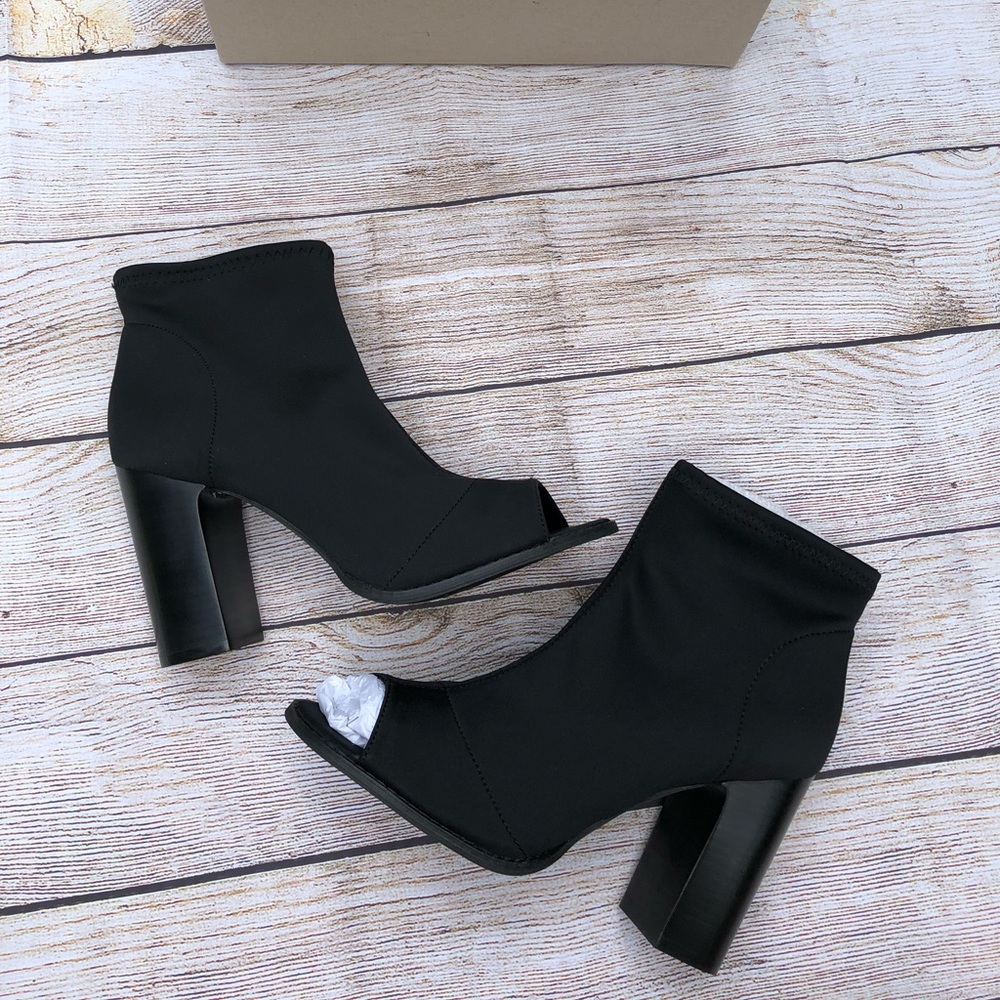Urban Outfitter | Short Open Toed Boot | 10